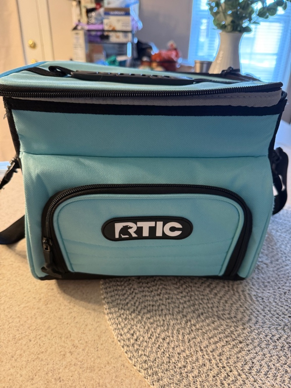 RTIC lunchbox - Picture 1 of 3